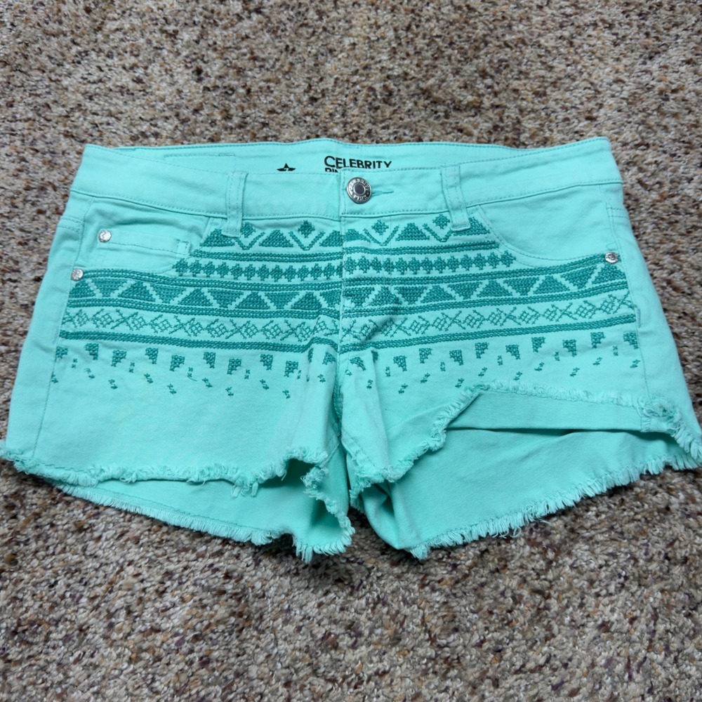 Celebrity Pink Lucite Green Embroidered Frayed Denim Shorts Size 7 CJ30161F22
